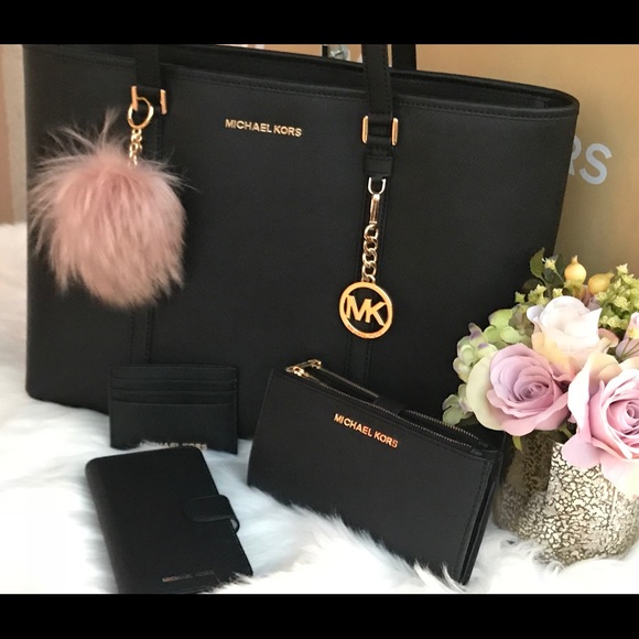 Michael Kors Handbags - 🌷MICHAEL KORS Large Black Saffiano Tote Set🌷